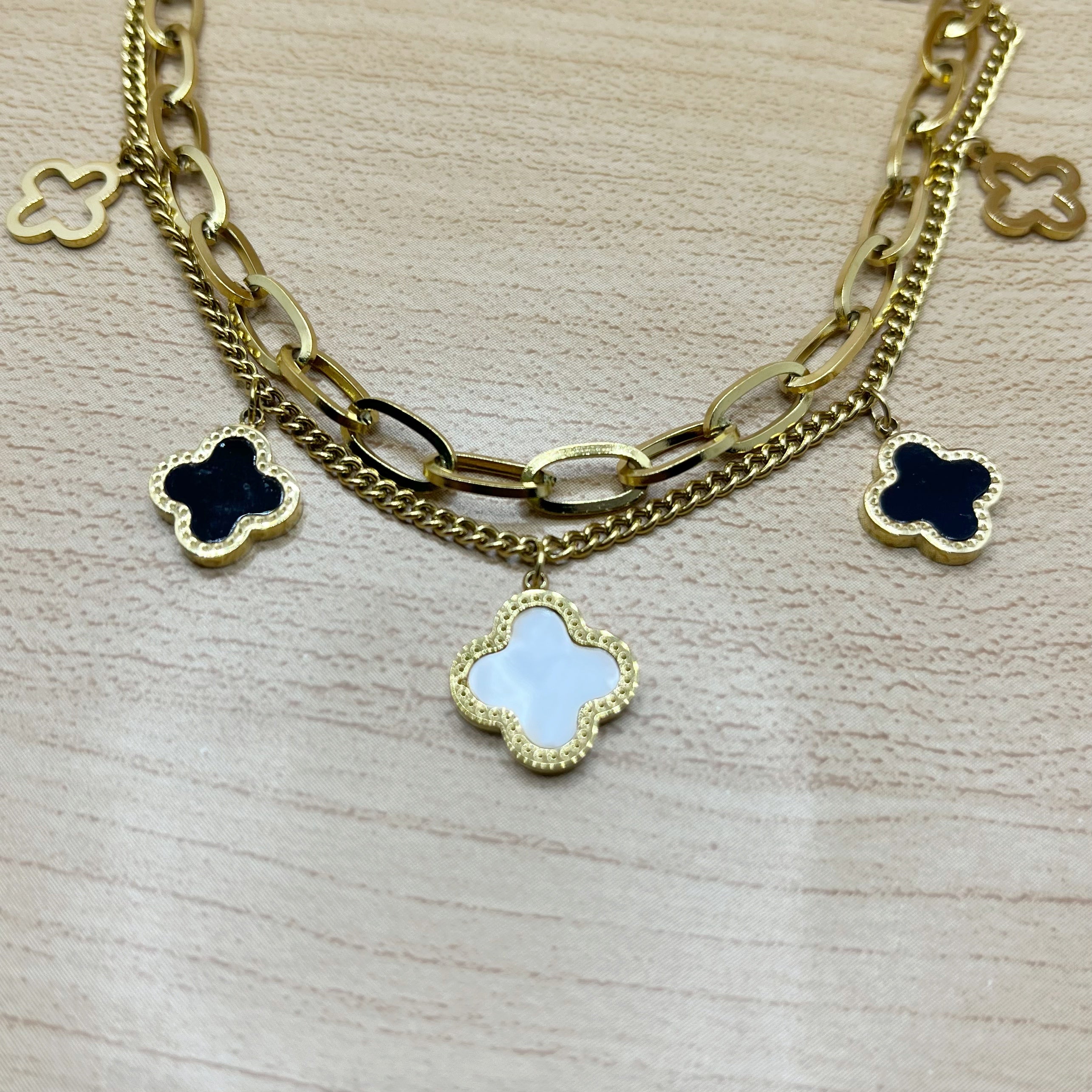 COMBO PULSERA Y ARETES TREBOL